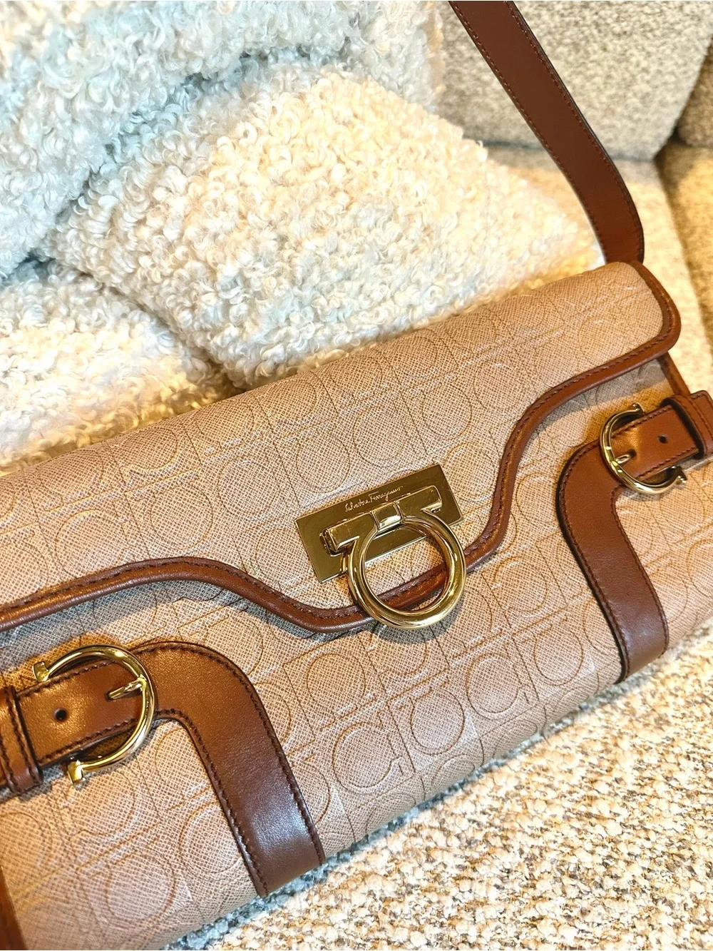 Like NEW! Salvatore Ferragamo Gancini Brown Bag - Converts to a Clutch! - Picture 4 of 16